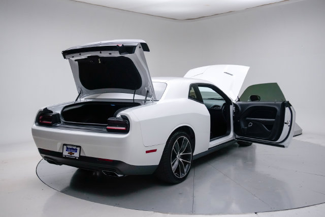 Used 2017 Dodge Challenger R/T Scat Pack w/ Leather Interior Group RWD image 21