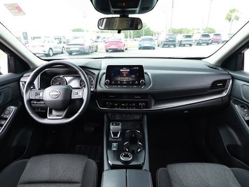 Used 2025 Nissan Rogue SV AWD/4WD image 30
