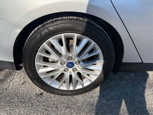 Used 2017 Ford Focus Titanium w/ Titanium Technology Package image 16