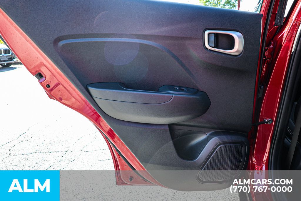 Used 2025 Hyundai Venue SEL FWD image 47