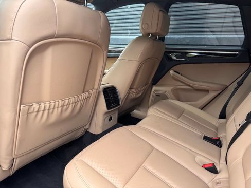 Certified 2026 Porsche Macan AWD/4WD image 19