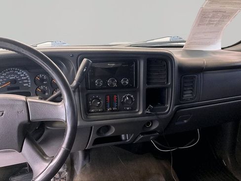Used 2005 Chevrolet Silverado 1500 LS w/ Light Duty Power Package AWD/4WD image 11