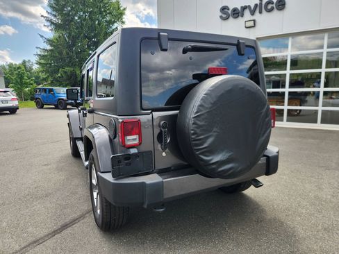 Used 2016 Jeep Wrangler Unlimited Sahara w/ Dual Top Group AWD/4WD image 12