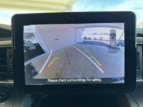 Used 2022 Ford Explorer XLT w/ Equipment Group 202A image 19