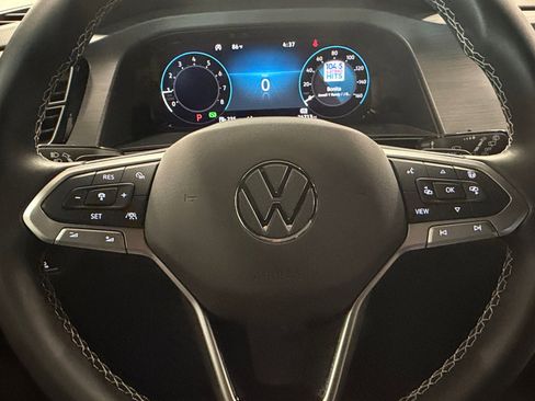 Used 2024 Volkswagen Atlas Cross Sport SE image 18