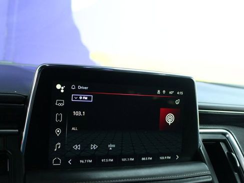 Used 2023 GMC Yukon XL SLT w/ SLT Luxury Package image 19