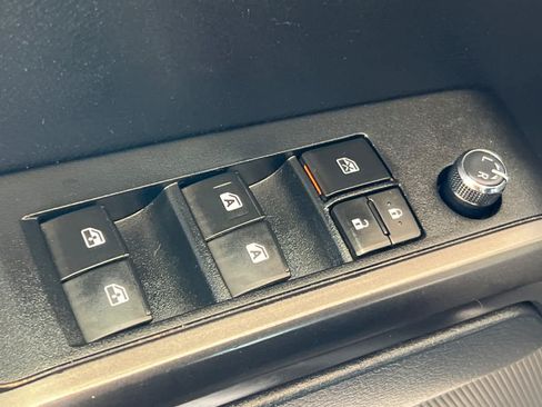 Used 2018 Toyota Tacoma TRD Off-Road w/ Technology Package RWD image 13