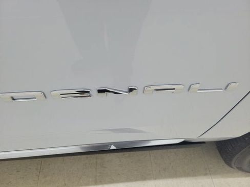 New 2026 GMC Yukon XL Denali w/ Denali Reserve Package AWD/4WD image 5