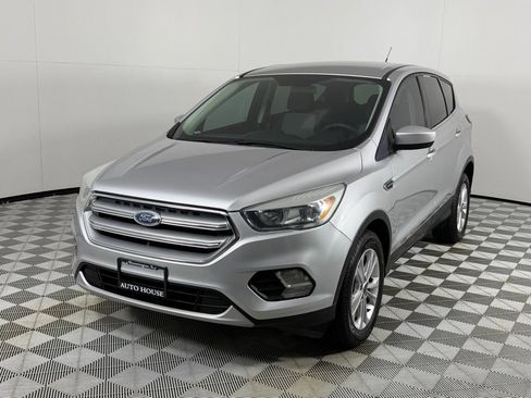 Used 2017 Ford Escape SE FWD image 10