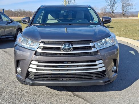 Used 2019 Toyota Highlander XLE image 2