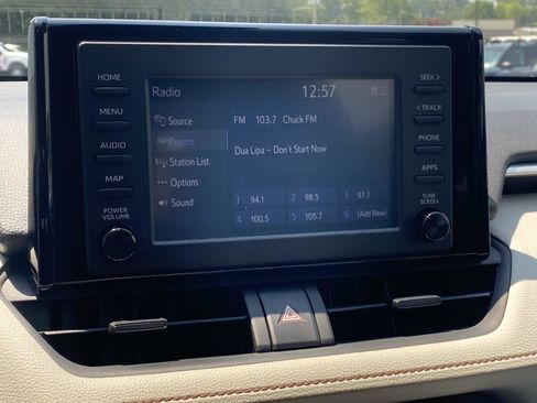 Used 2019 Toyota RAV4 XLE w/ Convenience Package FWD image 20