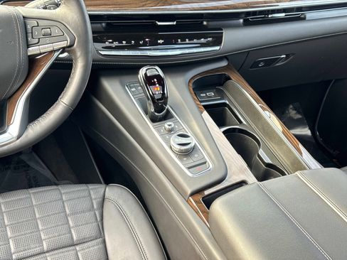 Used 2024 Cadillac Escalade ESV Sport Platinum image 5