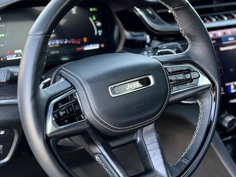 Used 2023 Jeep Grand Cherokee Overland w/ Advanced Protech Group III image 36