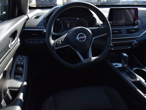 Used 2024 Nissan Altima 2.5 SV FWD image 16