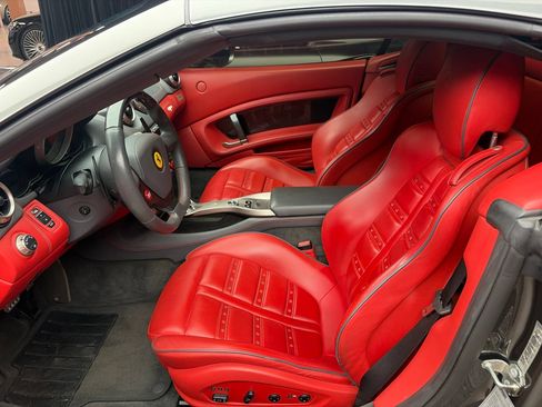 Used 2010 Ferrari California RWD image 6