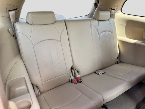 Used 2011 Buick Enclave CXL FWD image 23