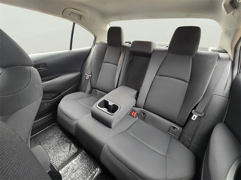 Used 2022 Toyota Corolla LE image 17