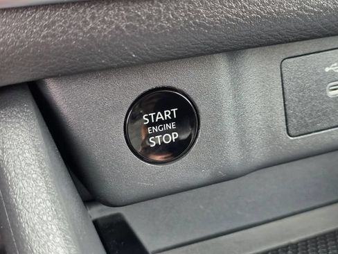 Used 2025 Nissan Rogue SV FWD image 33