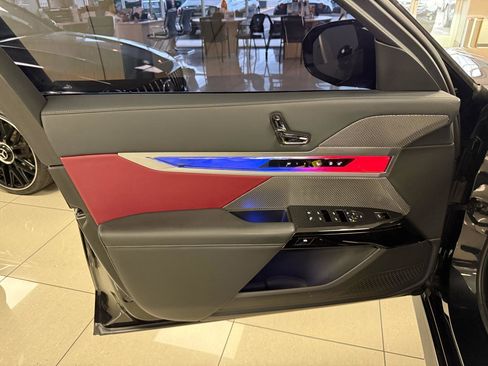 Used 2023 BMW 740i w/ Parking Assistance Package image 11