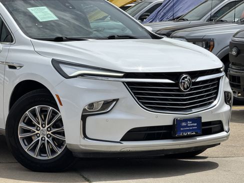 Used 2024 Buick Enclave Premium image 2