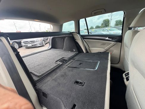 Used 2018 Volkswagen Golf S image 32