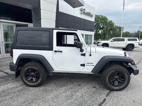 Used 2018 Jeep Wrangler Sport w/ Connectivity Group AWD/4WD image 8