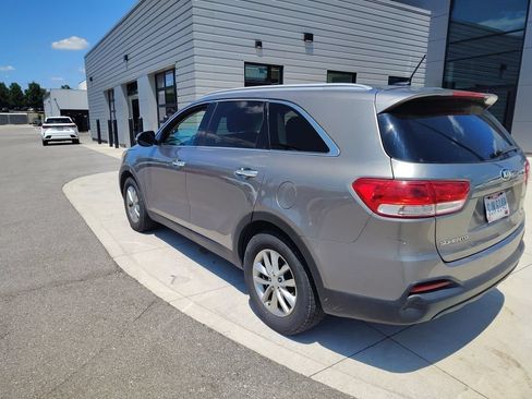 Used 2017 Kia Sorento LX FWD image 8