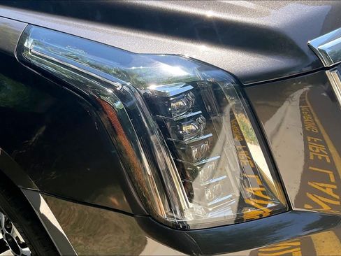 Used 2020 Cadillac Escalade Premium Luxury AWD/4WD image 28