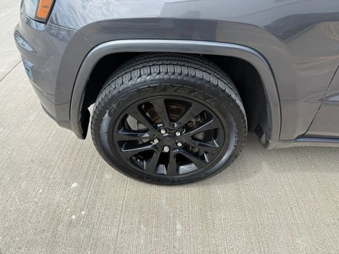 Used 2019 Jeep Grand Cherokee Altitude AWD/4WD image 44