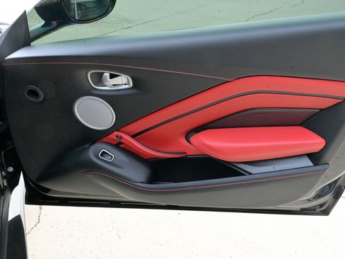 Used 2019 Aston Martin V8 Vantage Coupe image 38