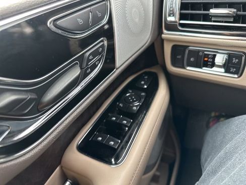 Used 2022 Lincoln Navigator Reserve AWD/4WD image 47
