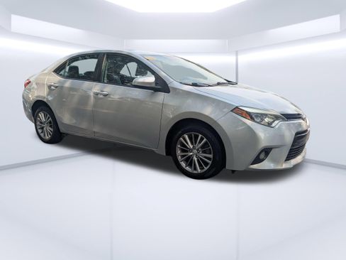 Used 2015 Toyota Corolla LE FWD image 1