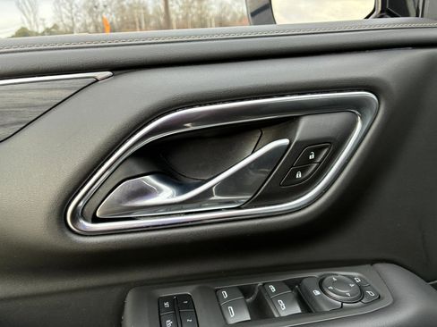 Used 2021 GMC Yukon XL SLT image 9