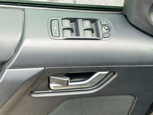 Used 2014 Land Rover LR2 AWD/4WD image 19