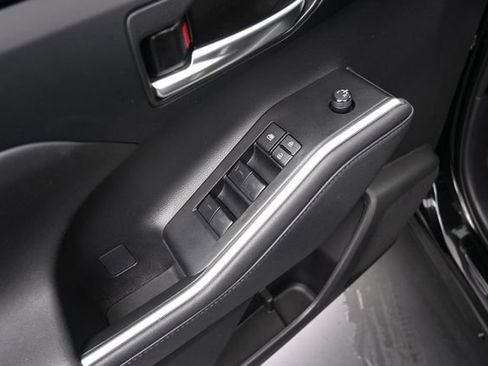 Used 2023 Toyota Highlander XLE image 16