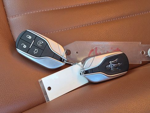 Used 2022 Maserati Ghibli GT RWD image 33