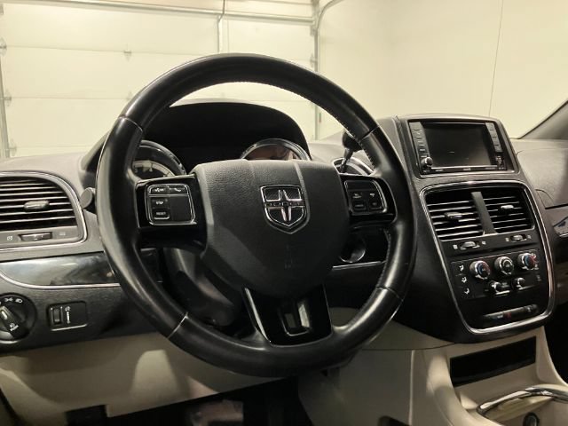 Used 2018 Dodge Grand Caravan SXT FWD image 42