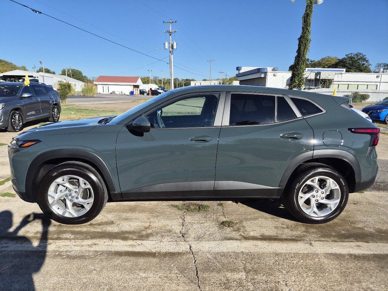 Used 2026 Chevrolet Trax LS w/ LS Convenience Package FWD image 2