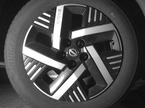 Used 2025 Nissan Kicks SV image 13