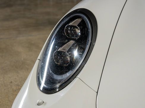 Used 2018 Porsche 911 GT3 RWD image 9