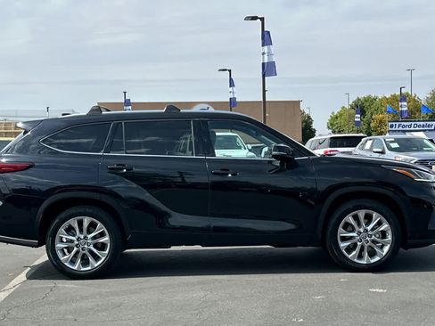 Used 2020 Toyota Highlander Limited image 9
