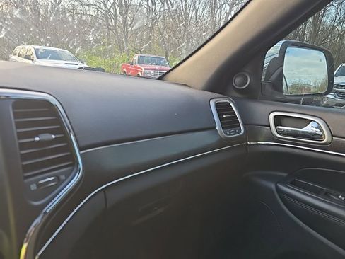 Used 2018 Jeep Grand Cherokee Limited image 26