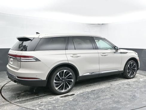 Used 2024 Lincoln Aviator Reserve w/ Equipment Group 201A image 11