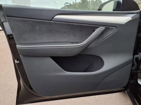 Used 2024 Tesla Model Y Long Range image 15