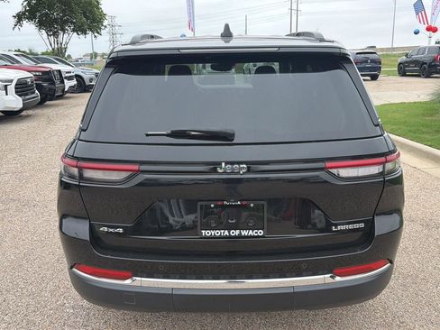Used 2022 Jeep Grand Cherokee Laredo w/ Luxury Tech Group I AWD/4WD image 4