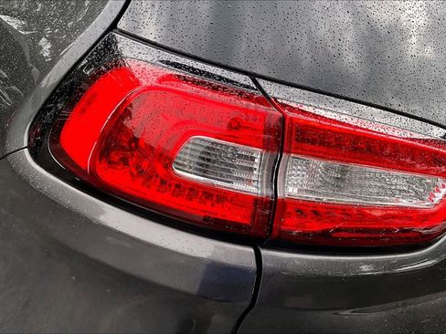 Used 2016 Jeep Cherokee Limited FWD image 29