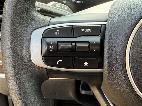 Used 2025 Kia Sportage LX image 16