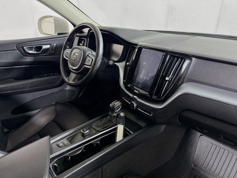 Used 2018 Volvo XC60 T5 Momentum w/ Vision Package image 28