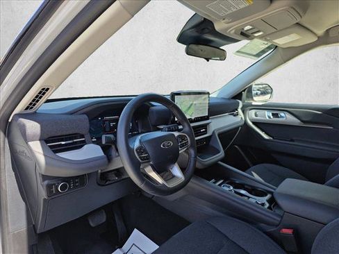 Used 2025 Ford Explorer Active image 12