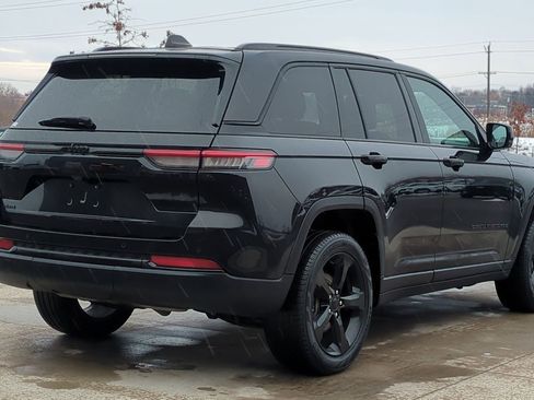 Used 2023 Jeep Grand Cherokee Altitude image 7